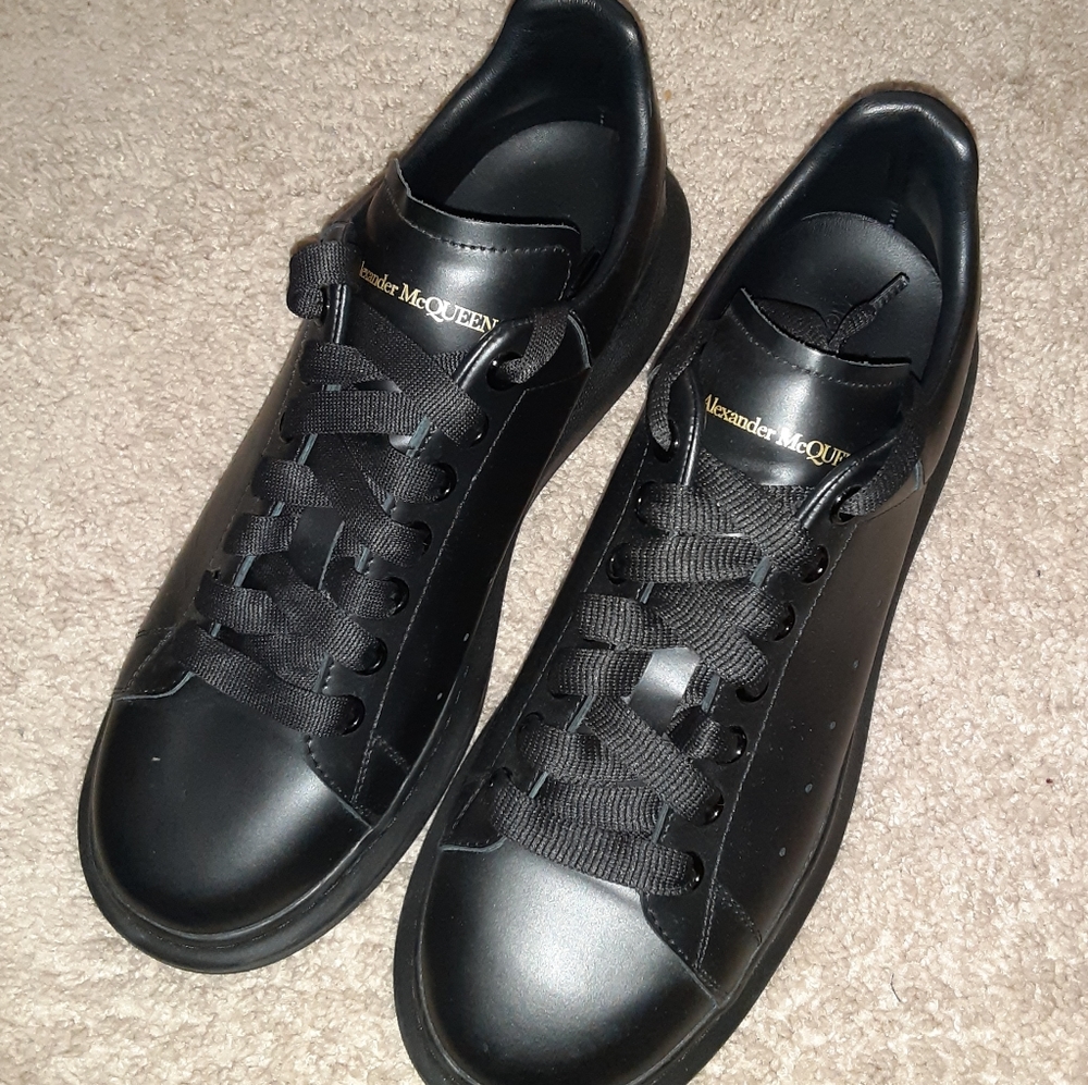 MEN'S ALEXANDER MCQUEEN OVERSIZED SNEAKER